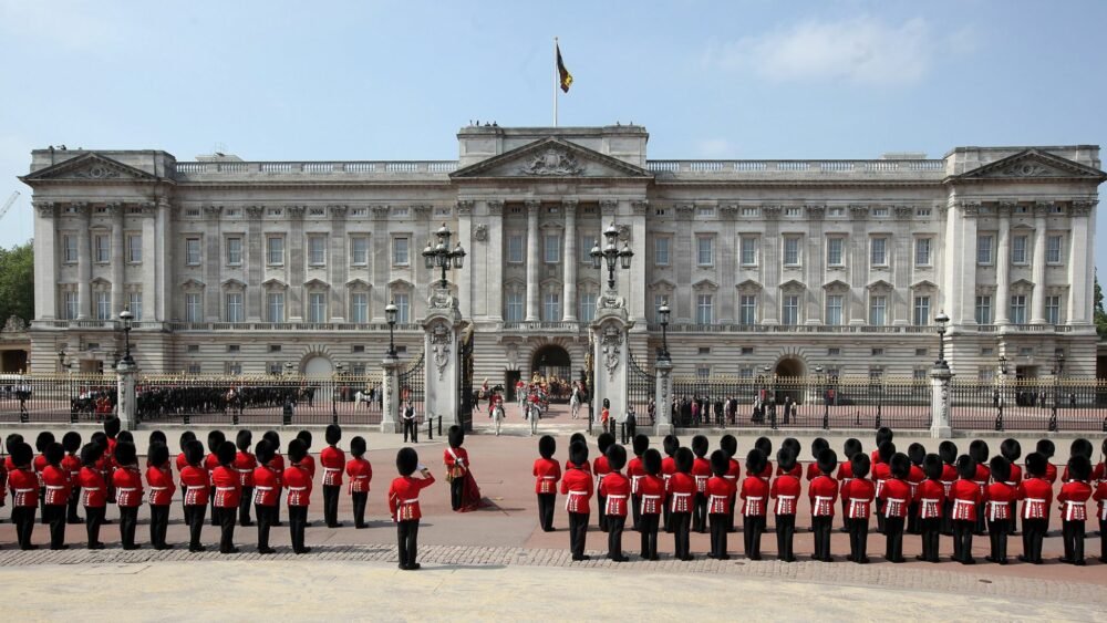 Buckingham Palace, London, United Kingdom  by PAJASA