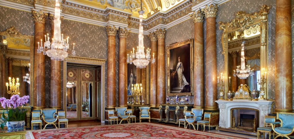 Buckingham Palace Tour in London by PAJASA