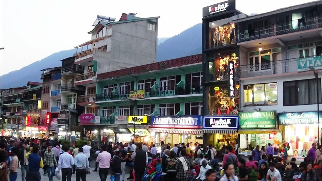Mall Road in Manali