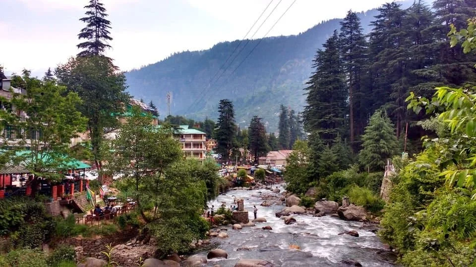 Old Manali by PAJASA