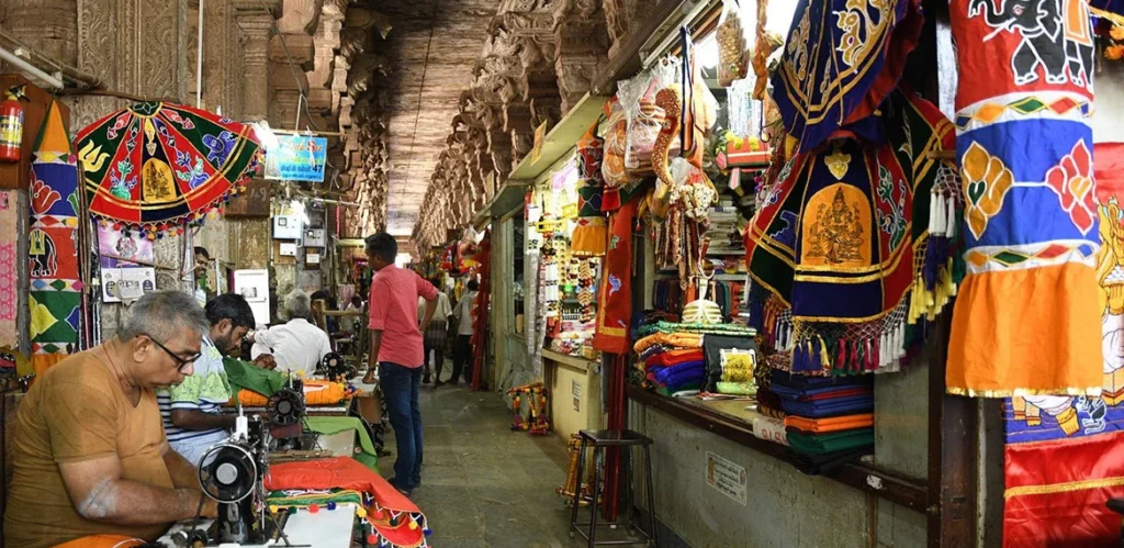 Puthu Mandapam Market in Madurai