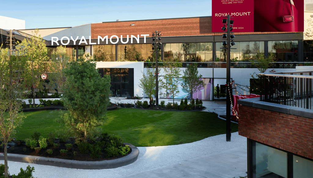 Royalmount Montreal - PAJASA Apartments